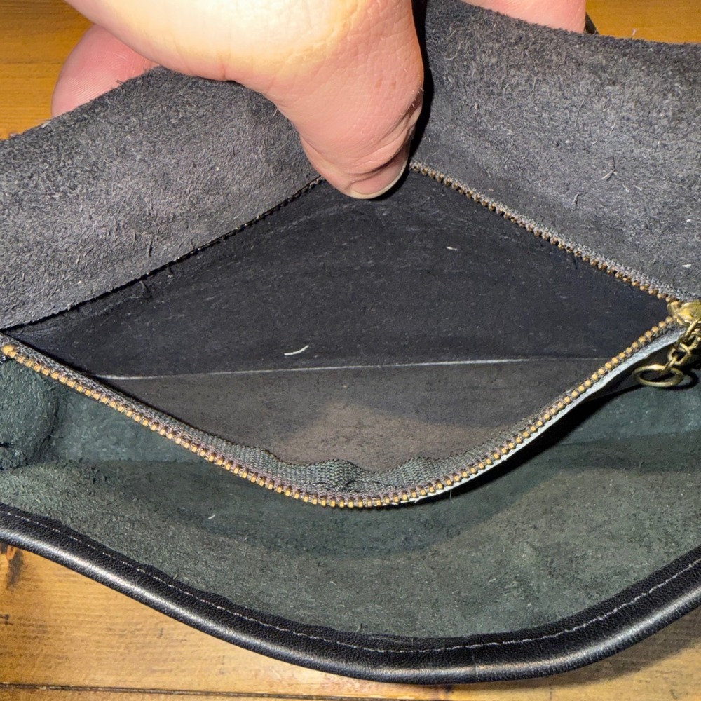 Vintage Coach Dinky NYC USA Black Leather Crossbody Bag + Original 1980s Inserts - Picture 9 of 13